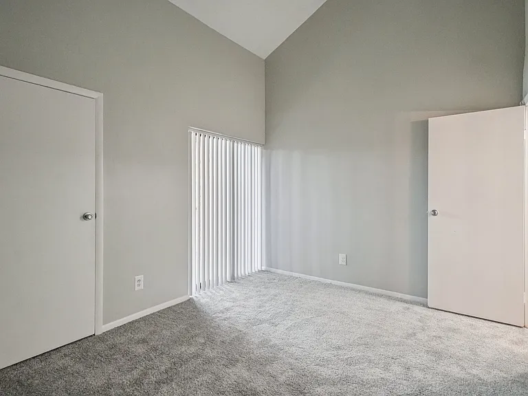 Palms East Apartments — Photo 14