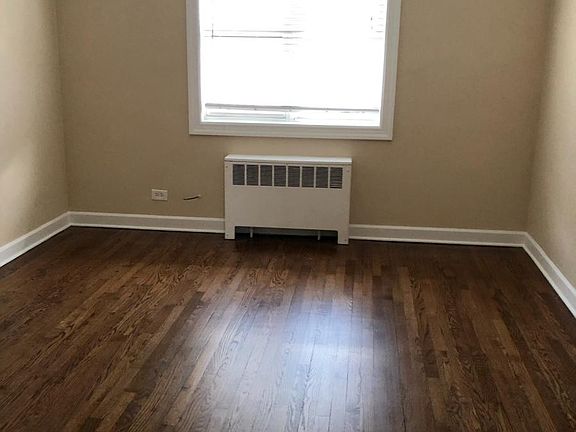 5th image of 7431 N Winchester Ave APT 204