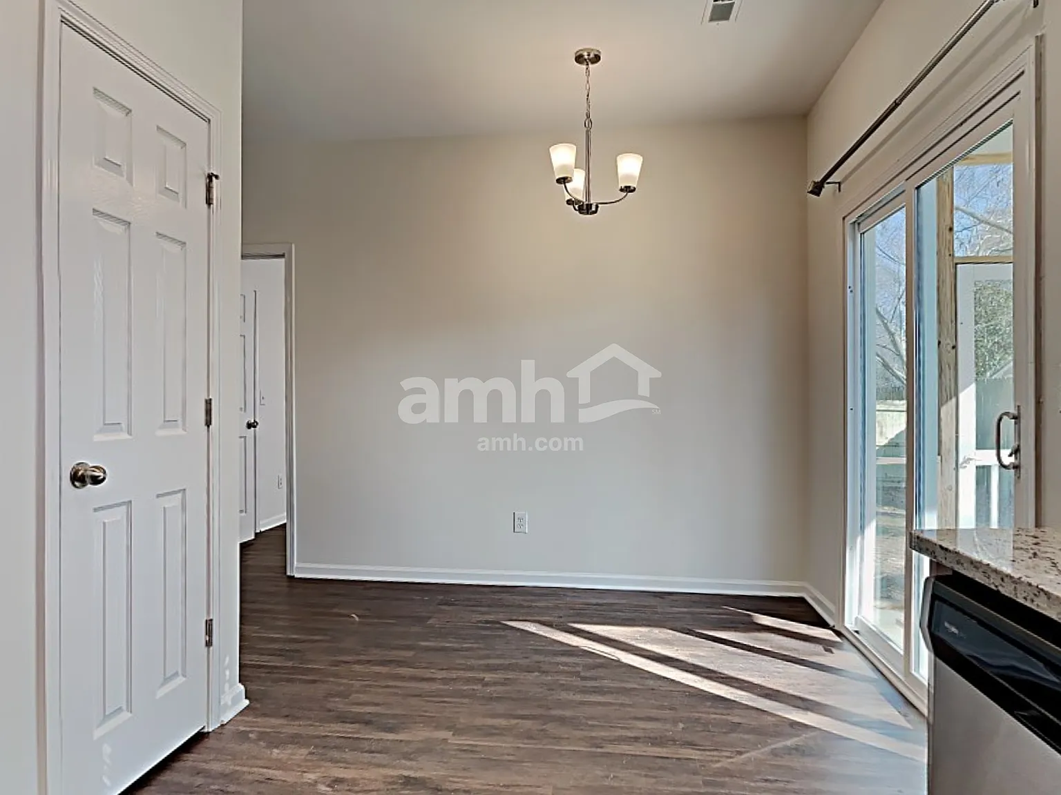 4 bed, 3.0 bath, 1654 sqft, $2,290 — Photo 4