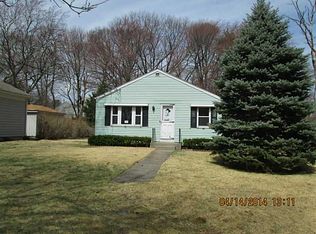 7 Marquette Dr, Warwick, RI 02888