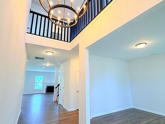 5th image of 4030 Omaha Dr