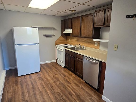 2nd image of 103-105 S Broadway #105A