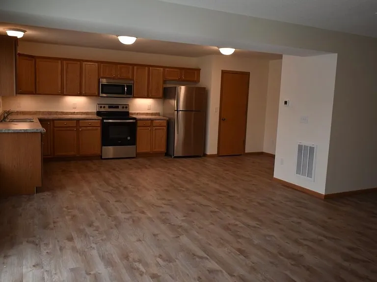 1510 Greyrock Ln — Photo 2