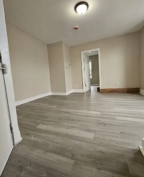 77 Grant Ave — Photo 2