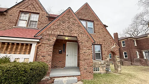 2871 Ewald Cir Photo 1