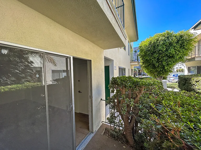 1246 Wellesley Ave #10 — Photo 9