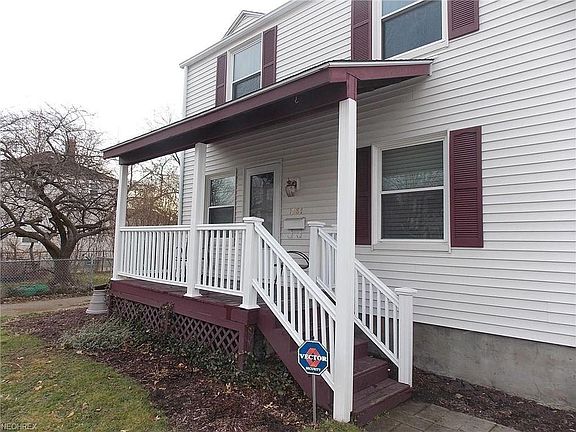 4th image of 1584 Redwood Ave