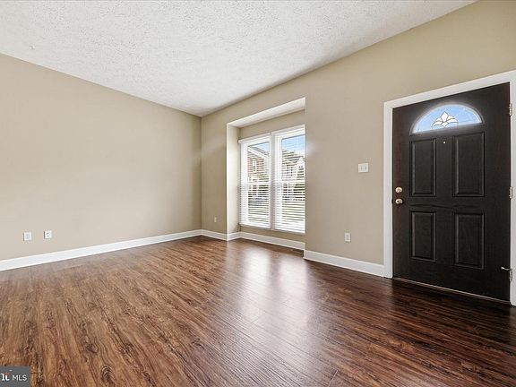 3rd image of 6317 Loring Dr