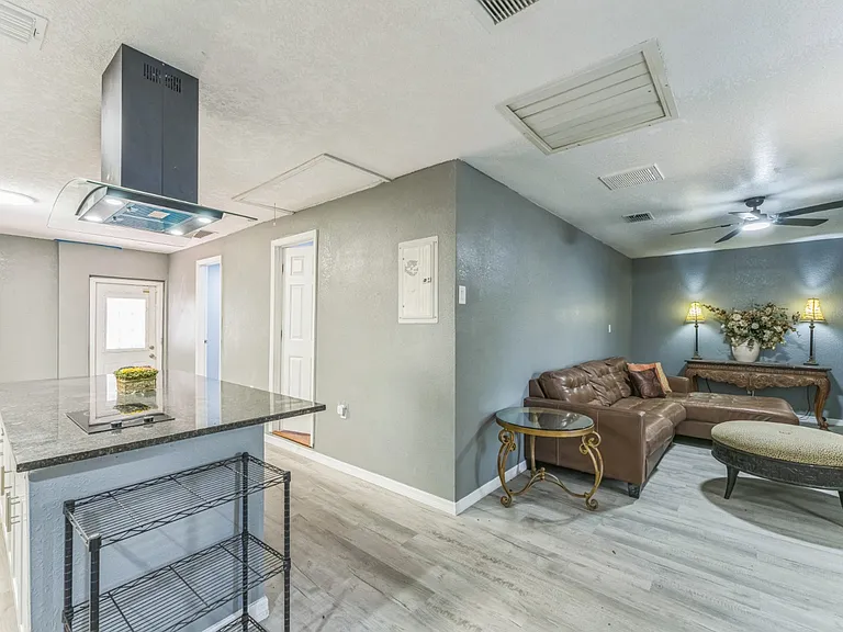 465 Rio Grande Ln #B — Photo 14