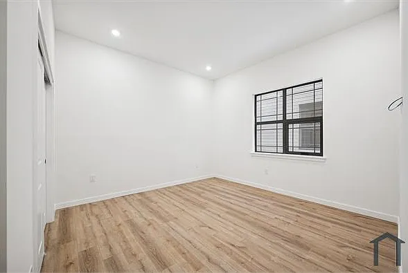 5139 Wayne Ave — Photo 6