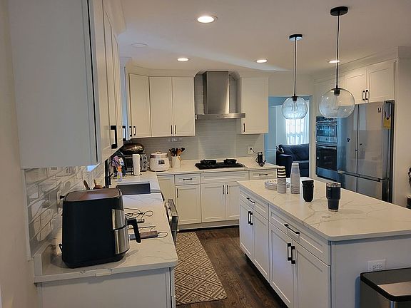 3rd image of 5502 Newhall Ct