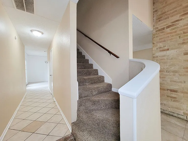 2710 Quail Creek Dr — Photo 17