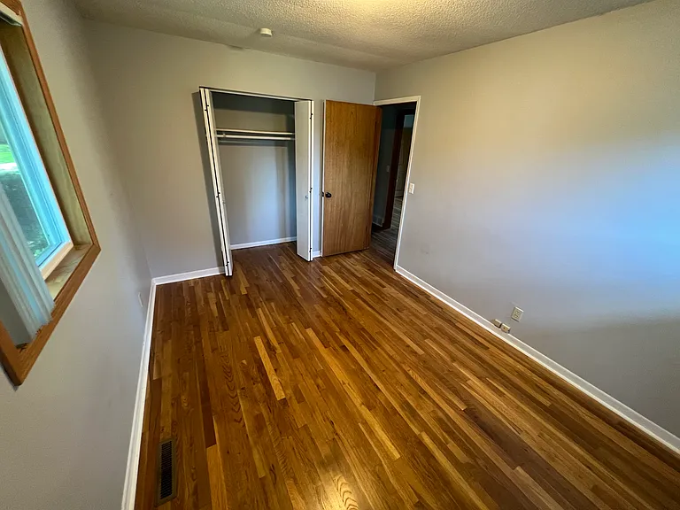 11828 Monroe Cir NE — Photo 9