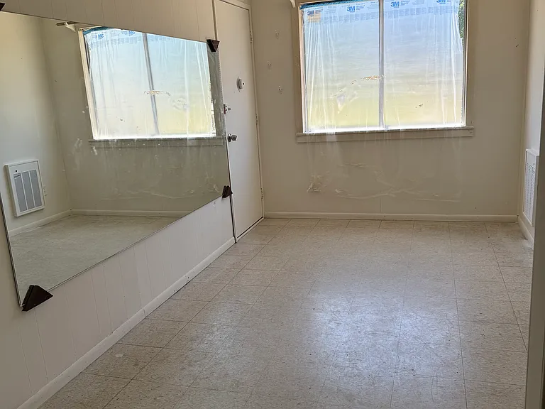 889 Jennings Ave — Photo 23