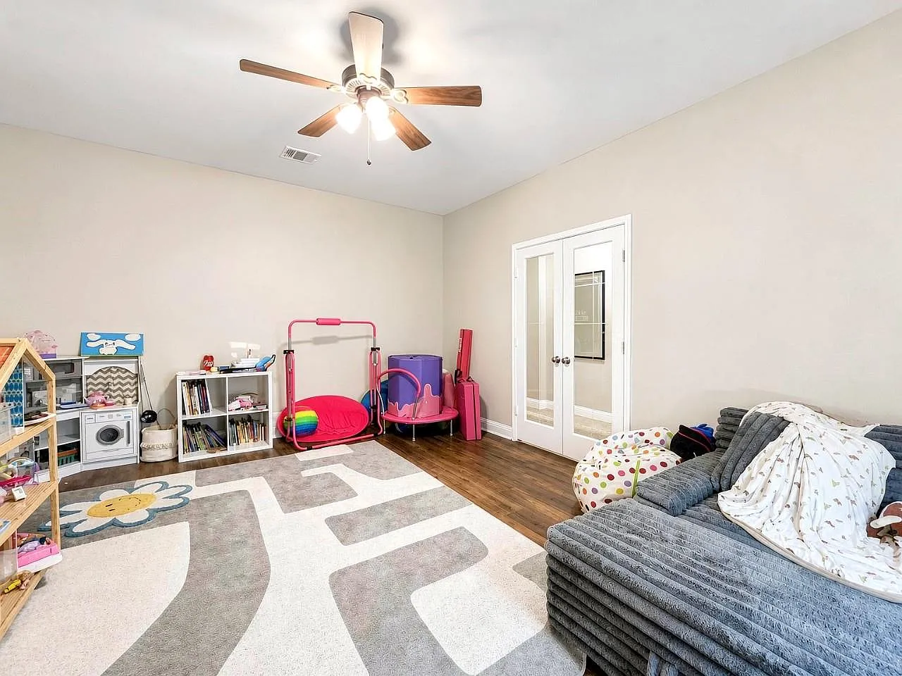 3 bed, 2.0 bath, 1887 sqft, $2,250 — Photo 3