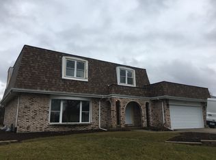 8643 Wood Vale Dr, Darien, IL 60561