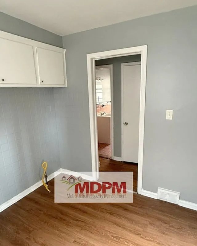 3 bed, 1.5 bath, 1119 sqft, $1,100 — Photo 4