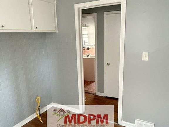 4th image of 8281 Carlin St