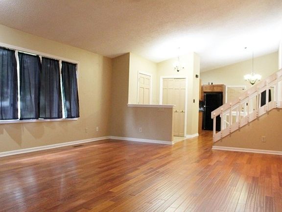 3rd image of 3414 Stonehenge Dr