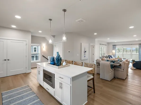 Mystic Cove - Luxury Lakefront Living, 442 Mystic Cove Ln #601, Lake Orion, MI 48362