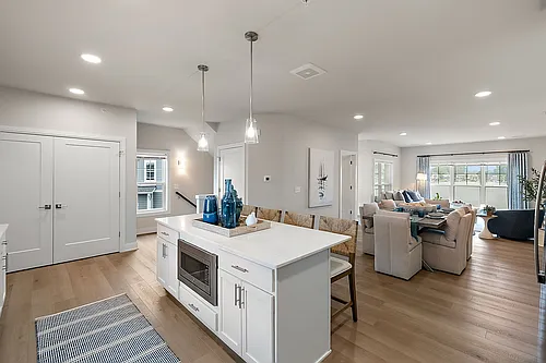 Mystic Cove - Luxury Lakefront Living Photo 1