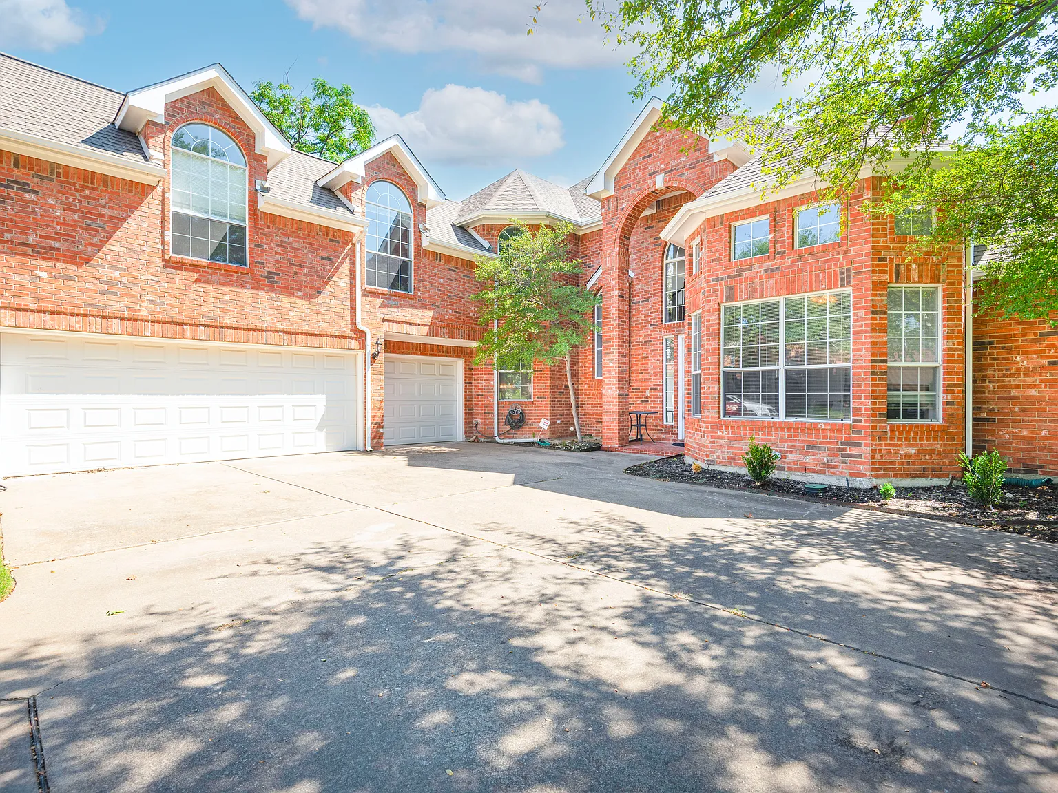 4 bed, 3577 sqft, $5,800 — Photo 4