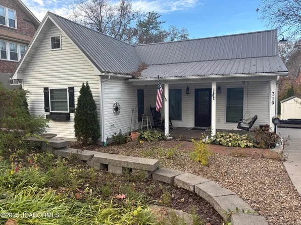 219 W 3rd St, Hermann, MO 65041