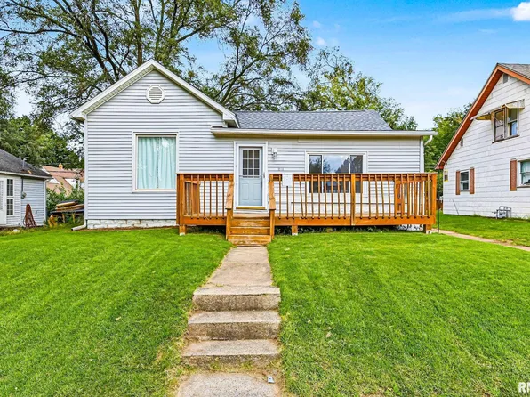 1215 Caroline St, Pekin, IL 61554