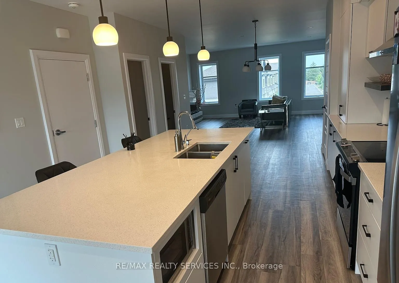 3 bed, $2,300 — Photo 4