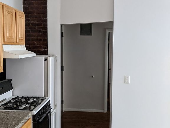 3rd image of 728 W 181st St #23