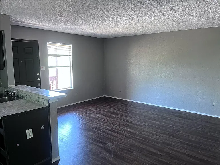 4910 Pepper Ln #D — Photo 8