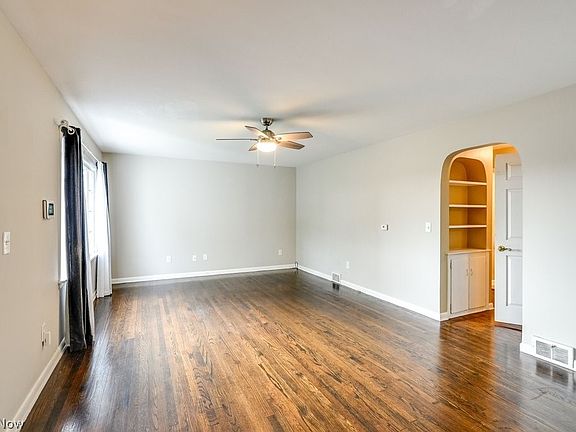 5th image of 2694 Shelburn Ave