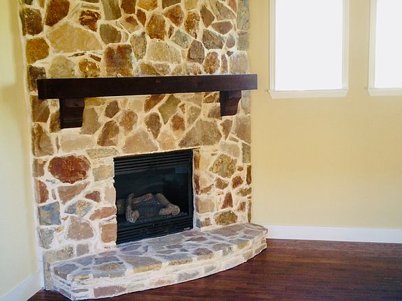 5th image of 825 Dogwood Trl
