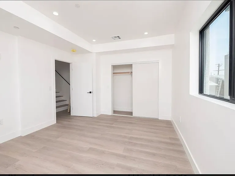 1573-1579 Ricardo St #1575 — Photo 7