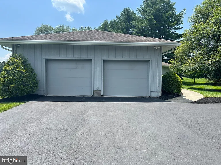 1920 Woodstock Rd — Photo 3