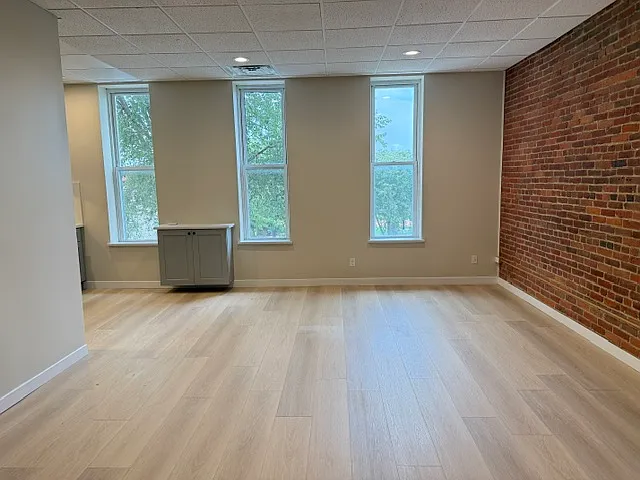 64 1/2 Lincolnway #B — Photo 1