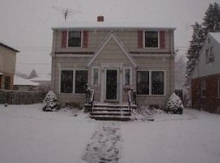2942 N 77th St, Milwaukee, WI 53222
