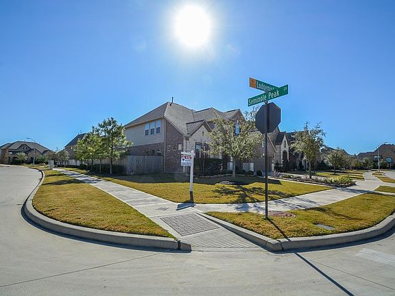 2nd image of 27603 Lodgemist Ct
