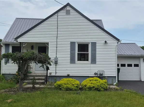 104 Van Mara Dr, North Syracuse, NY 13212