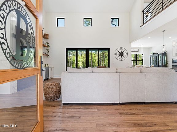 4th image of 655 Tufts Vista