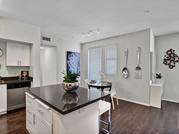 Chefs Kitchen with Eat-in Dining