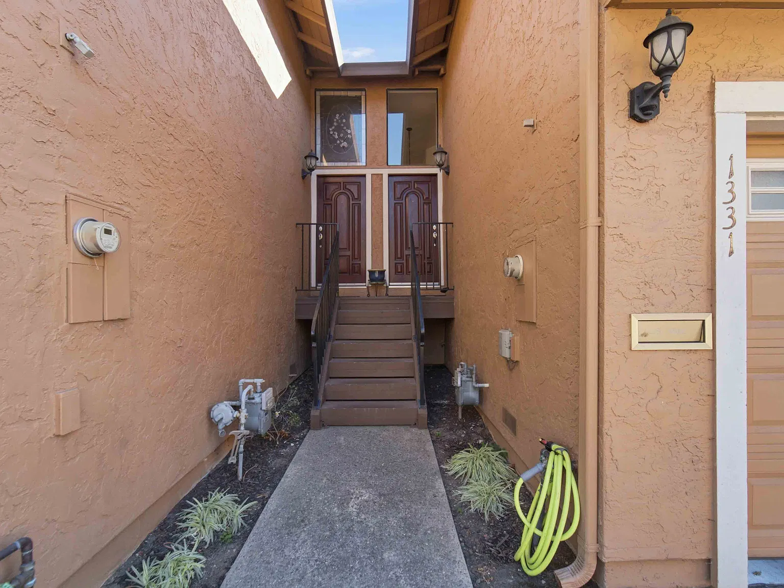 3 bed, 2.5 bath, 1674 sqft, $4,500 — Photo 3