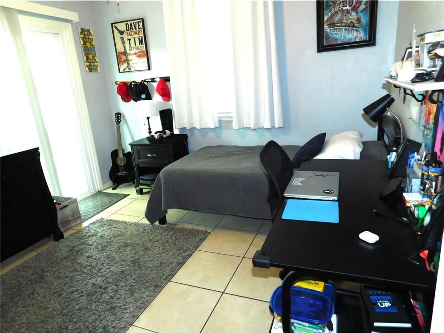 3 bed, 1036 sqft, $2,950 — Photo 3