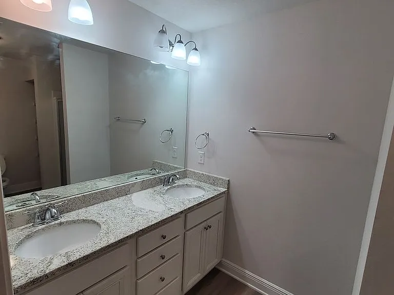 1933 Pointe Dr — Photo 9