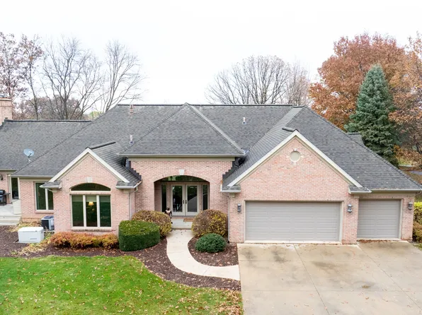 17619 Grandview Dr, Sterling, IL 61081