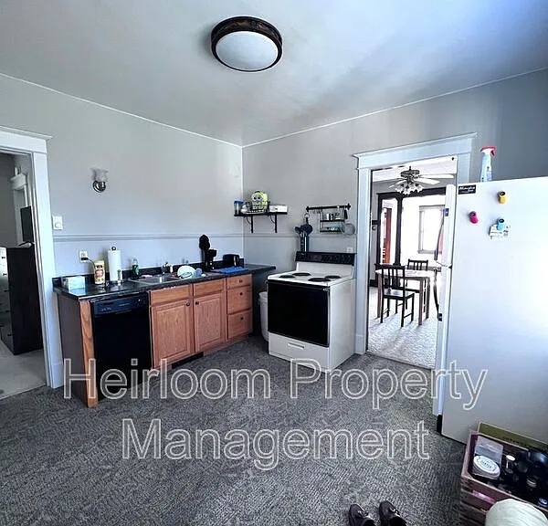 17 E 6th St #2 — Photo 4