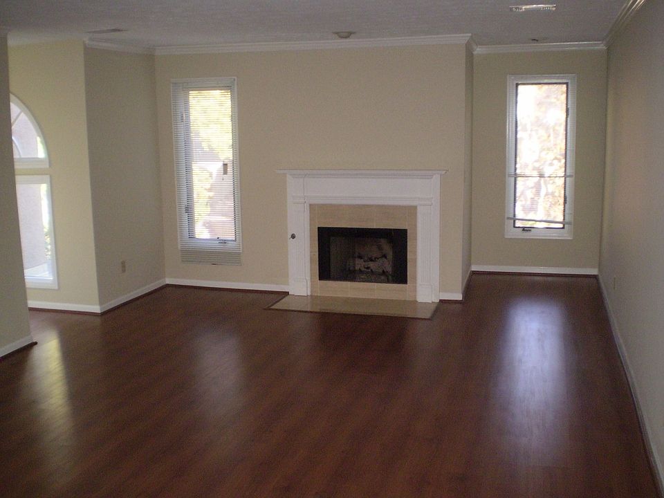 Living Rm w/fireplace