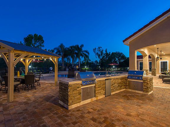 Outdoor Kitchen
