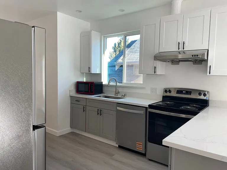 1711 Bridge Ave — Photo 3