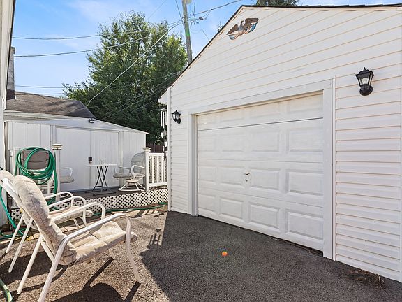 4th image of 9714 McVicker Ave